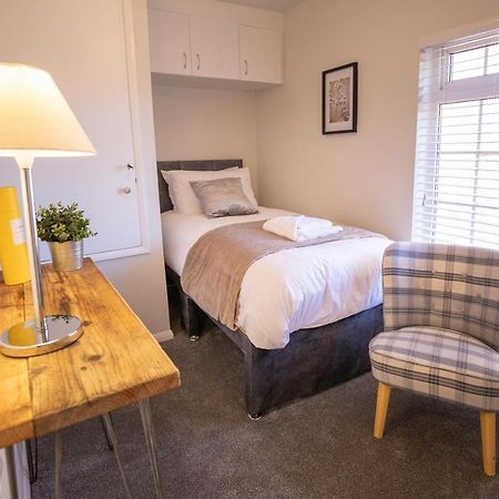 Saltbox Properties- Large!! 3 Bed, 3 Bath House, Parking, Fast Wifi, Town Centre Location! Sleeps 6 Ashby-de-la-Zouch Kültér fotó