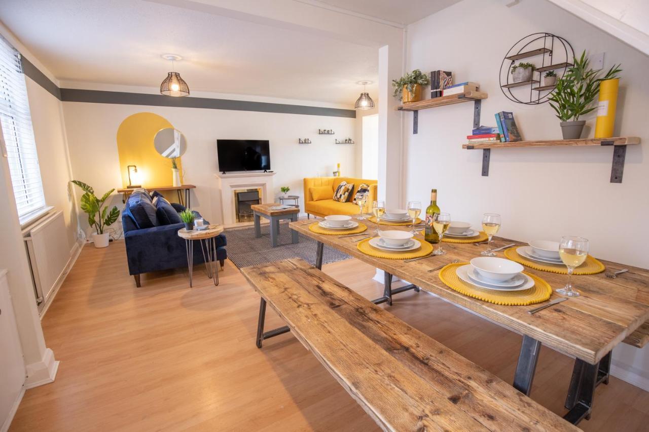 Saltbox Properties- Large!! 3 Bed, 3 Bath House, Parking, Fast Wifi, Town Centre Location! Sleeps 6 Ashby-de-la-Zouch Kültér fotó