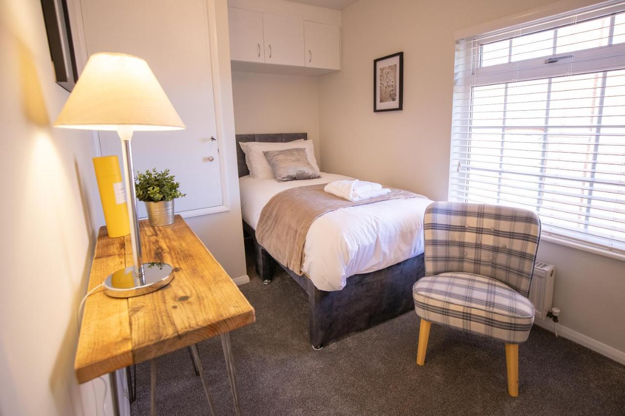 Saltbox Properties- Large!! 3 Bed, 3 Bath House, Parking, Fast Wifi, Town Centre Location! Sleeps 6 Ashby-de-la-Zouch Kültér fotó