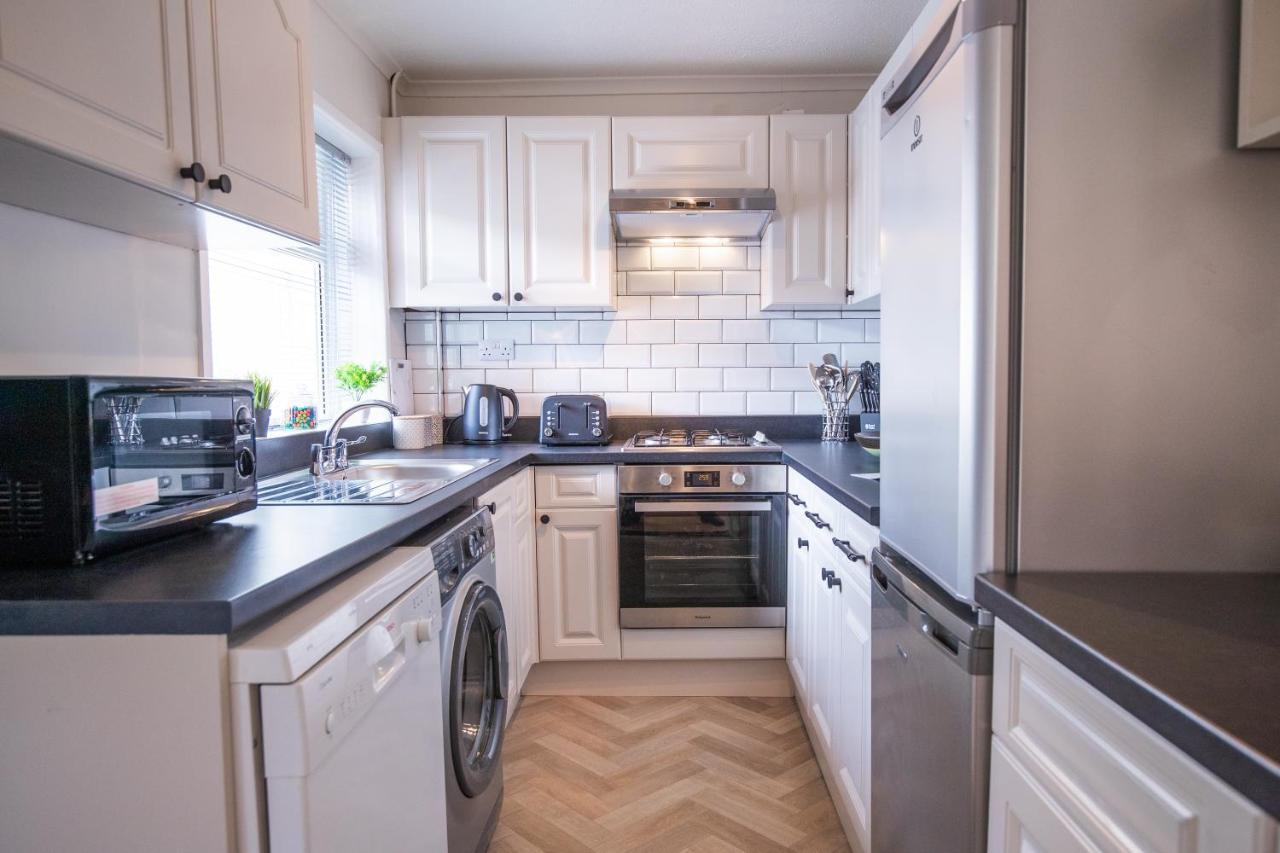 Saltbox Properties- Large!! 3 Bed, 3 Bath House, Parking, Fast Wifi, Town Centre Location! Sleeps 6 Ashby-de-la-Zouch Kültér fotó