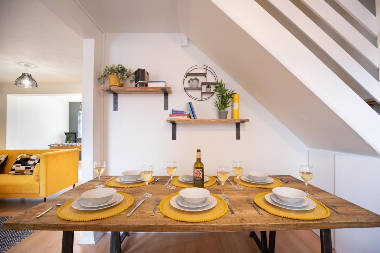 Saltbox Properties- Large!! 3 Bed, 3 Bath House, Parking, Fast Wifi, Town Centre Location! Sleeps 6 Ashby-de-la-Zouch Kültér fotó
