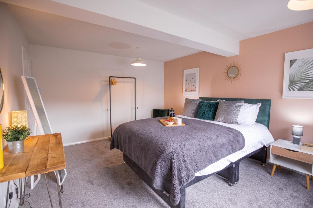 Saltbox Properties- Large!! 3 Bed, 3 Bath House, Parking, Fast Wifi, Town Centre Location! Sleeps 6 Ashby-de-la-Zouch Kültér fotó