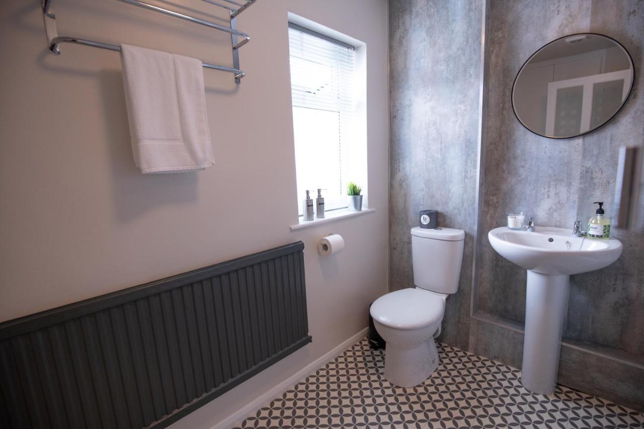 Saltbox Properties- Large!! 3 Bed, 3 Bath House, Parking, Fast Wifi, Town Centre Location! Sleeps 6 Ashby-de-la-Zouch Kültér fotó